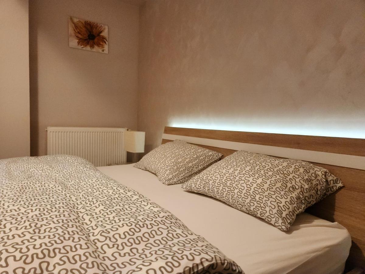 Airport Apartment Otopeni Bagian luar foto