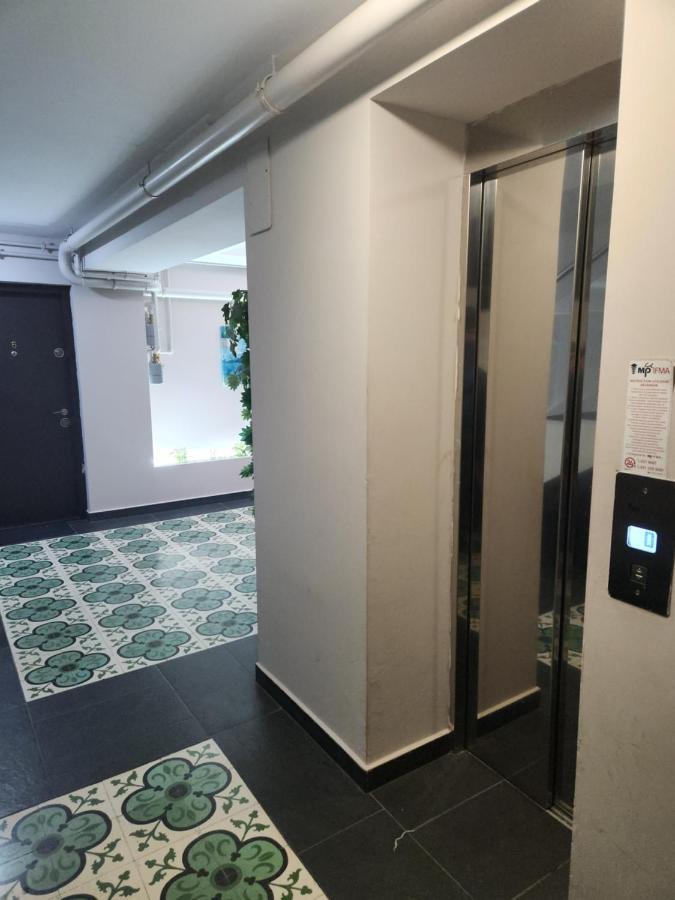 Airport Apartment Otopeni Bagian luar foto