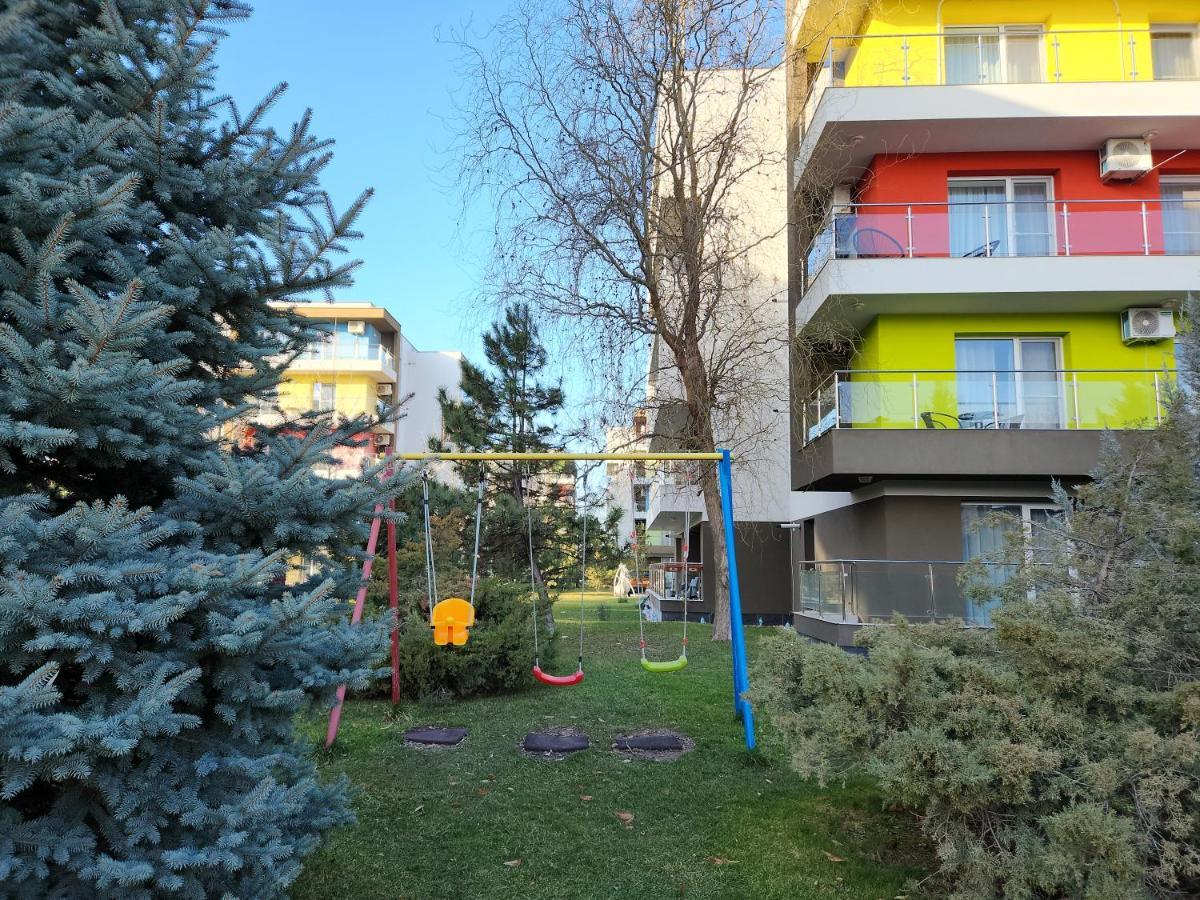 Airport Apartment Otopeni Bagian luar foto
