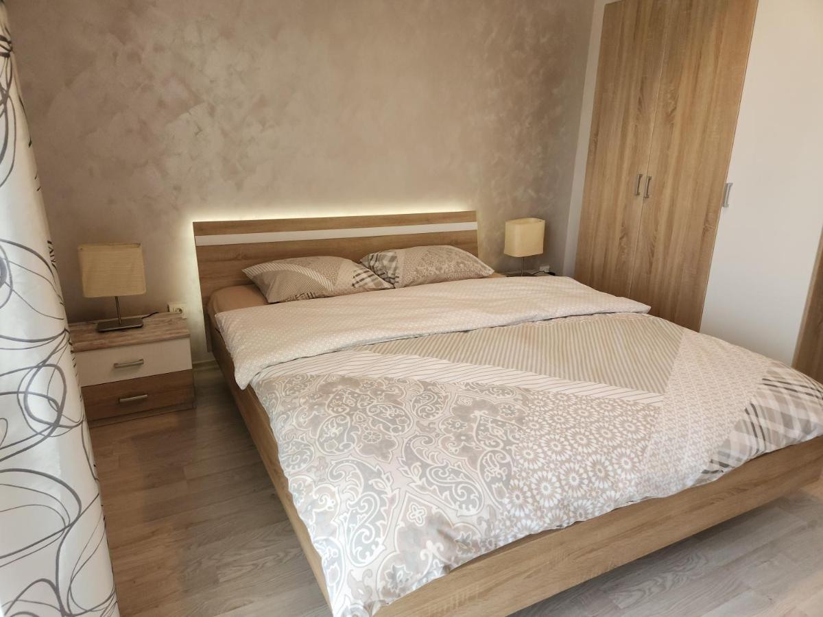 Airport Apartment Otopeni Bagian luar foto