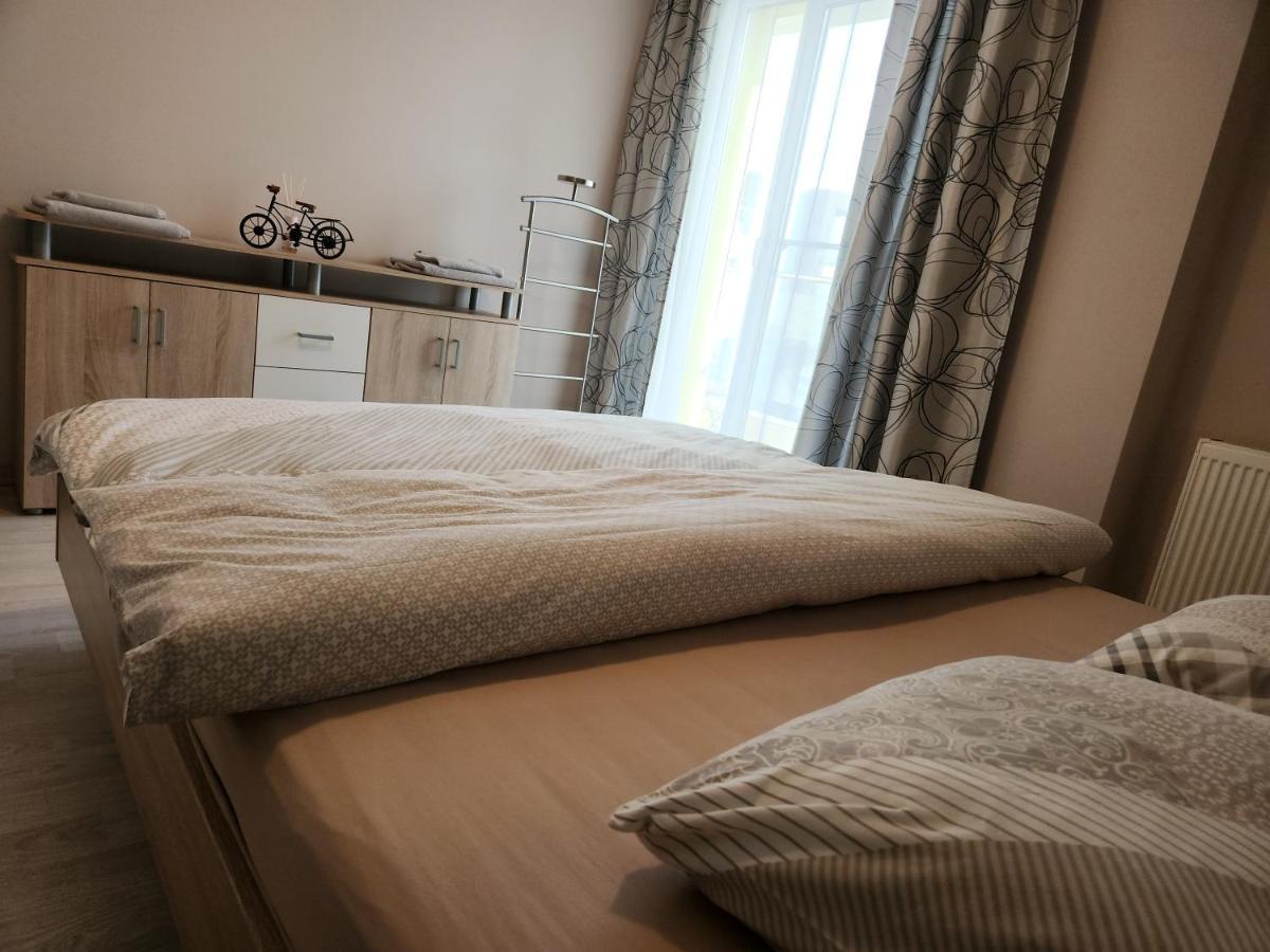 Airport Apartment Otopeni Bagian luar foto